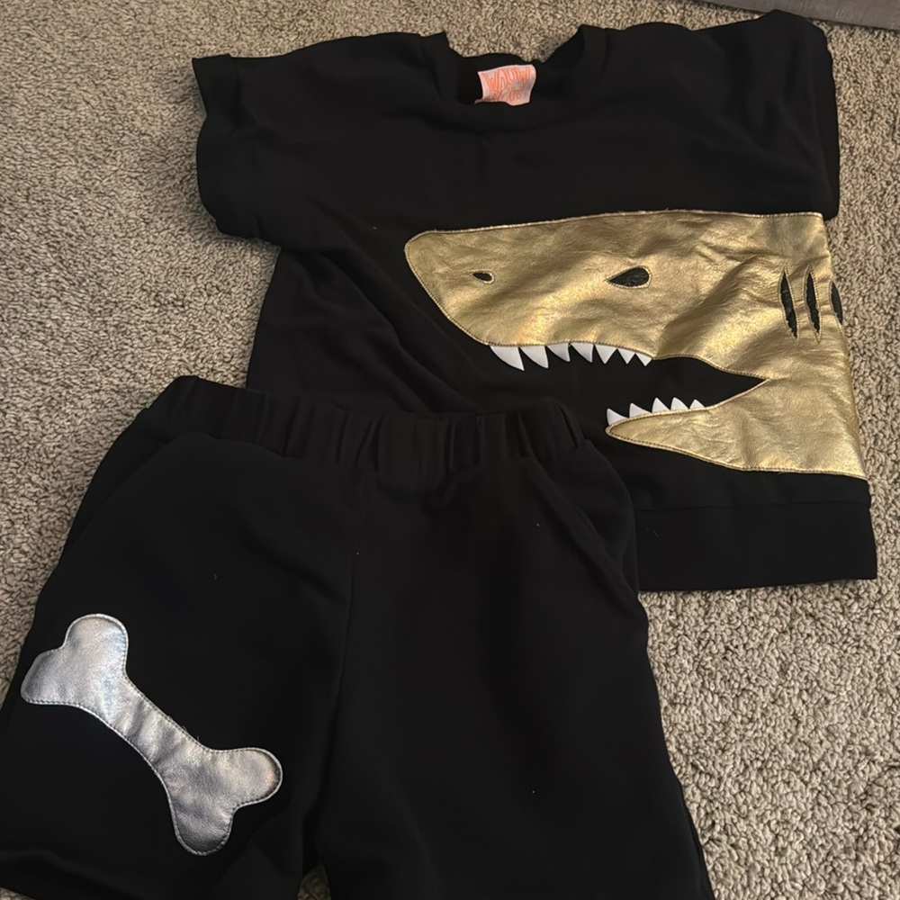 Wauw capow dinosaur shirt and shorts